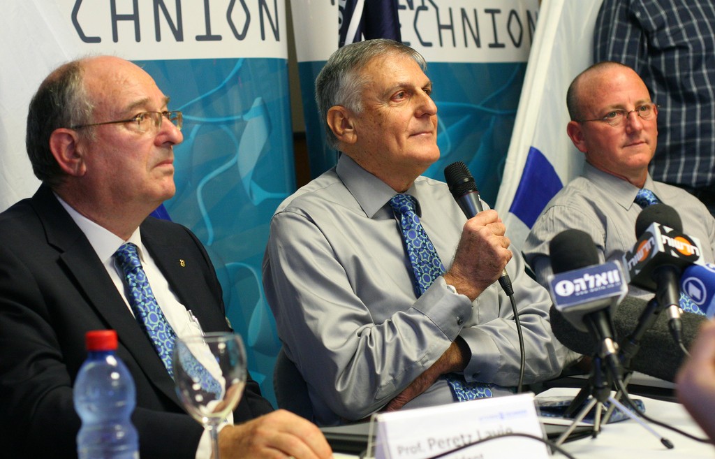 Prof. Dan Shechtman, center, at a press conference in 2011. Photo courtesy of Technion