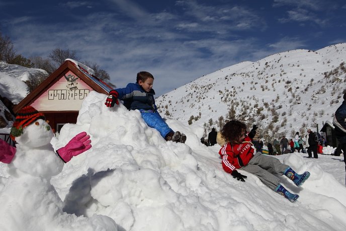 Children and snow on Mount Hermon: perfect together. Photo by Yaakov Naumi/FLASH90