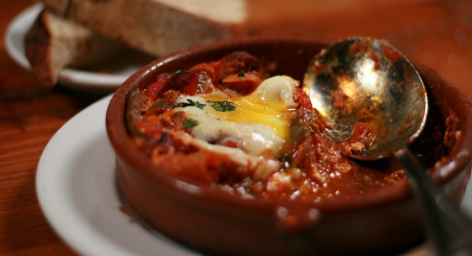 Shakshouka, an Israeli breakfast staple, actually is a relatively new item on the menu. Photo courtesy of Wikimedia Commons