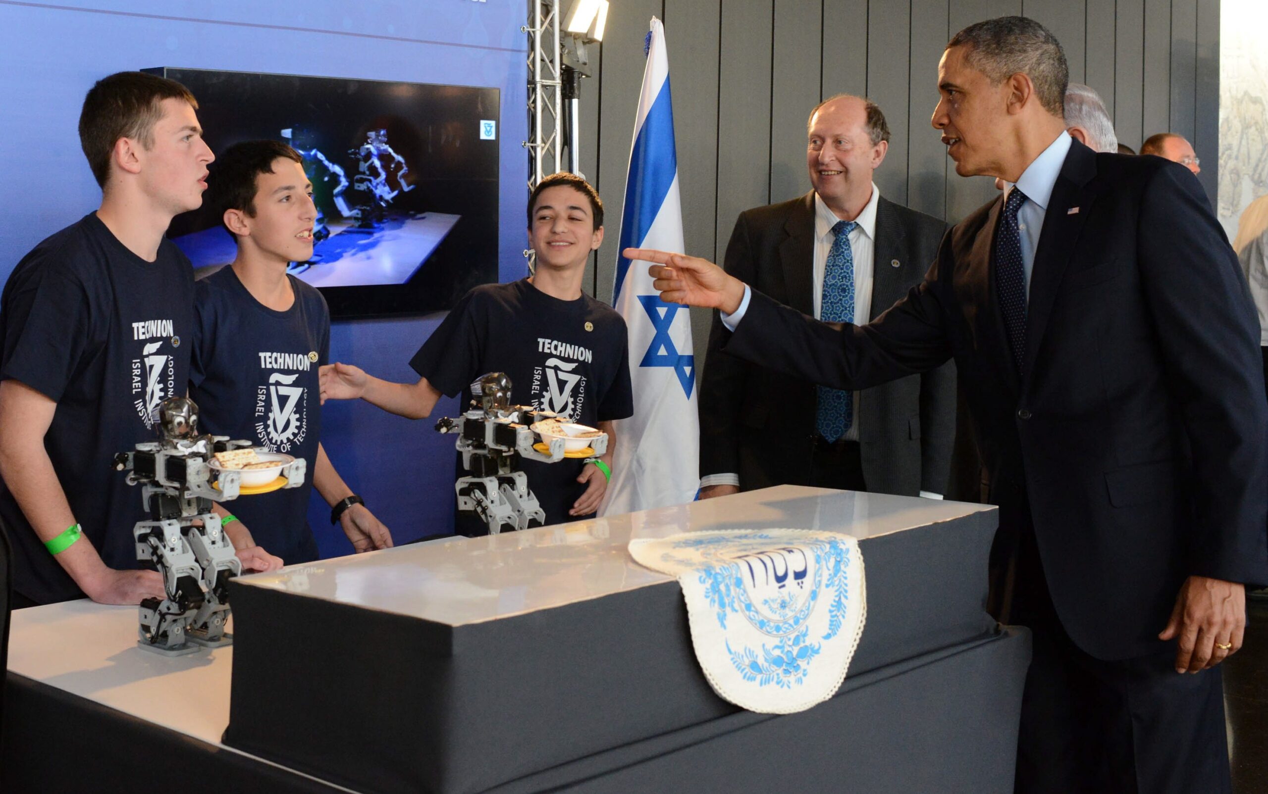 US President Barack Obama meets Israel's technology leaders of tomorrow. (Kobi Gideon/GPO)