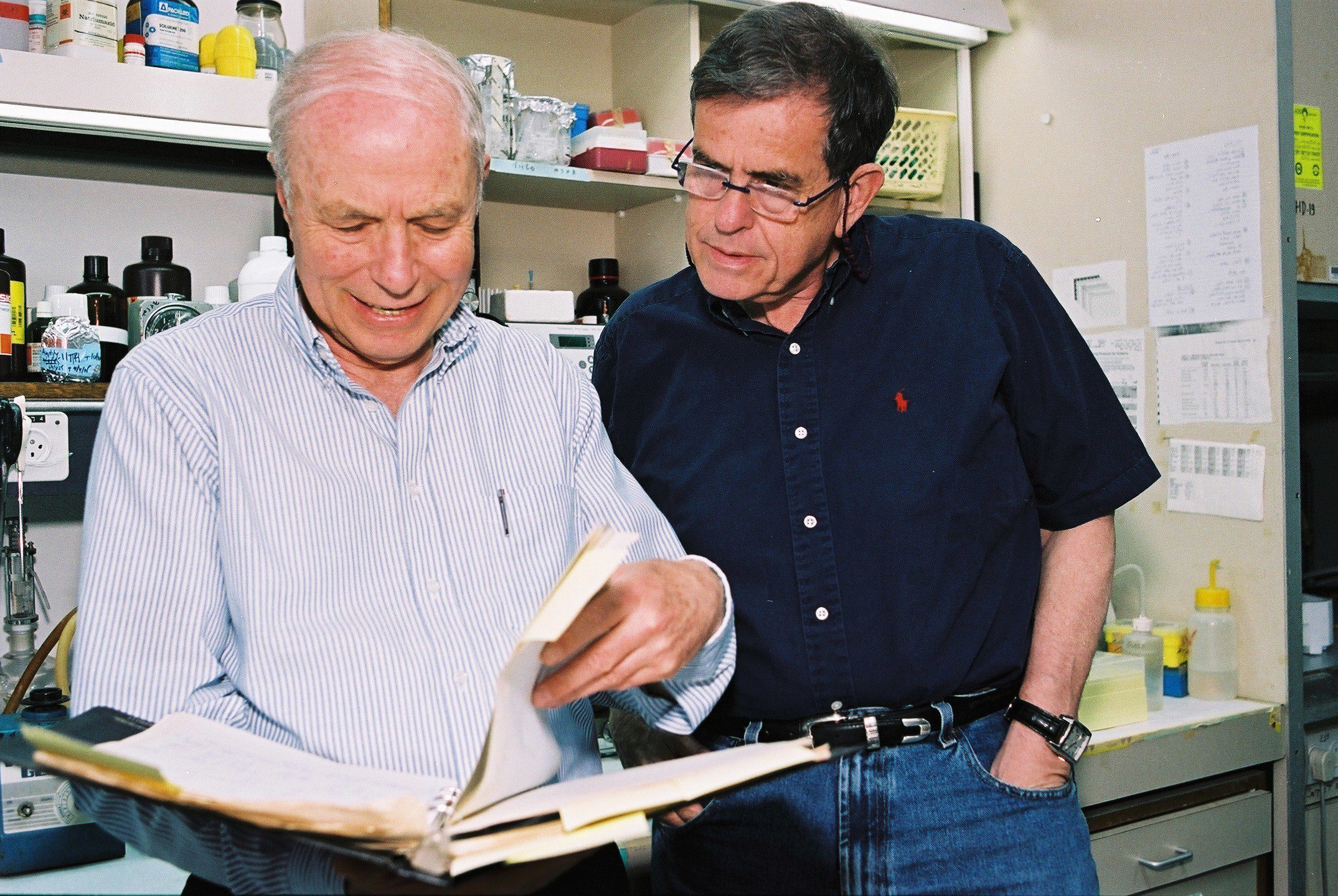 Professor Avraham Hershko (left) and Prof. Aharon Ciechanover in the lab.