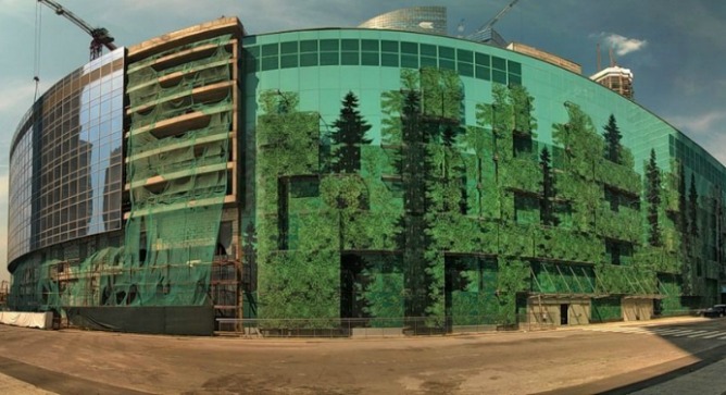 AFIMALL in Moscow features a photorealistic design of a typical Russian forest, digitally printed in-glass on 2,650 panes.