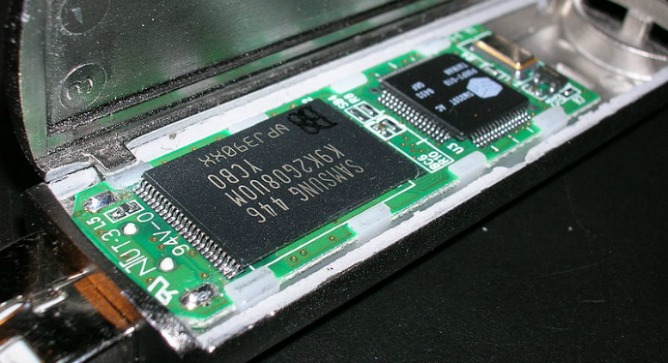 Technology licensed from Ramot provides the advanced error correcting and digital signal-processing controller inside flash memory chips. Photo courtesy of Wikimedia Commons