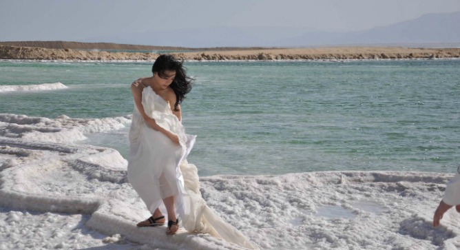 Chinese movie star, Zhang Jingchu, filming a campaign for De Beers diamond company at the Dead Sea. Photo by Natalie Ben Dara.