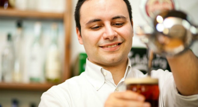 Keeping track of beer on tap. Image via Shutterstock.com