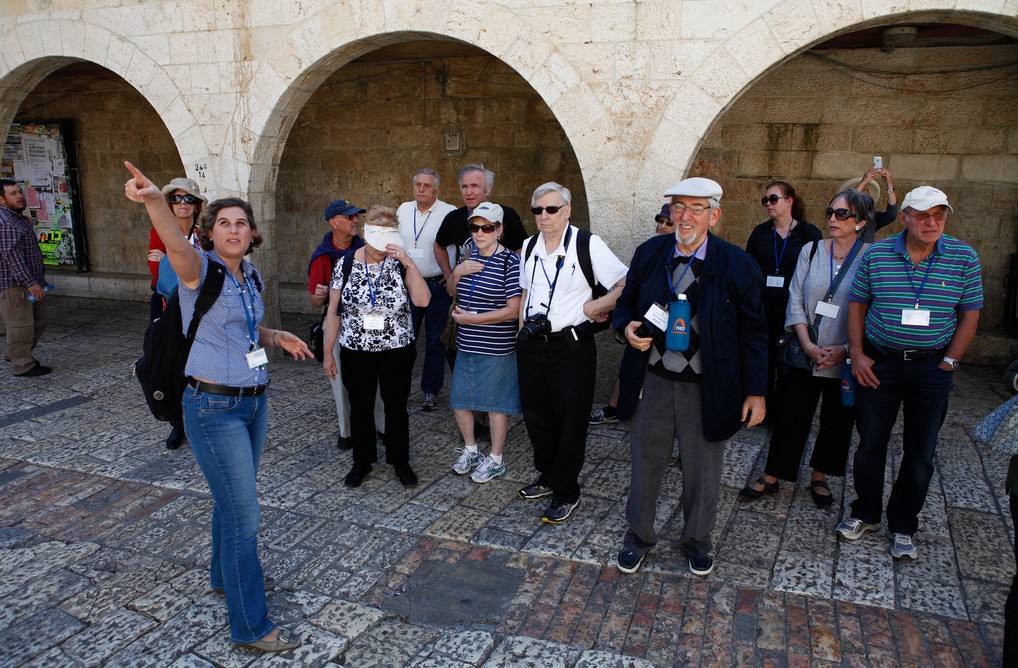 ISRAEL21c's Journey to Israel participants visiting Jerusalem. (Ariel Jerozolimski for ISRAEL21c)