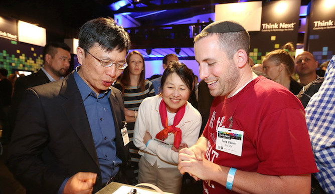 Tuvia Elbaum showing the ZUtA PocketPrinter to Dr. Harry Shum, Executive Vice President for Technology and Research, Microsoft.