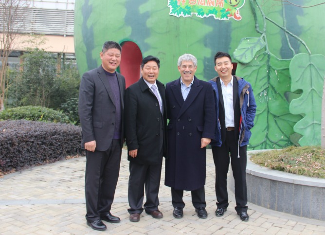 From lett, Luban Agri Group CEO Pei Baocai, Luban Chairman Wang Xiwen, Trendlines Chairman and CEO Todd Dollinger, and Director of Trendlines China Eddy Wang.