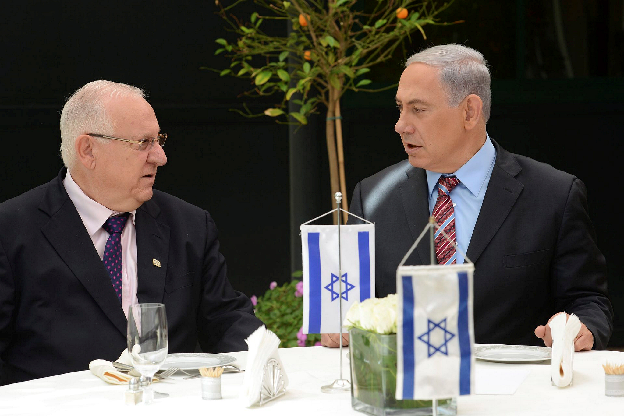 Newly elected president Reuven Rivlin (L) seen with Israeli Prime Minister Benjamin Netanyahu, a day after winning a vote held in the Israeli parliament to become the 10th President of the State of Israel. Photo by Flash90