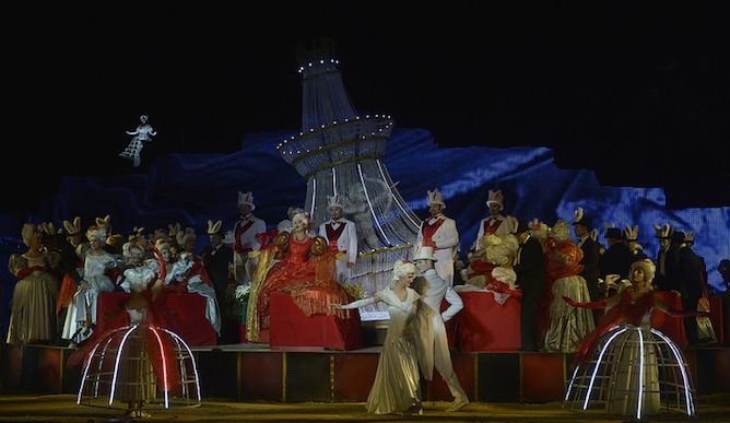 La Traviata on an enormous stage. Photo by Yossi Zwecker