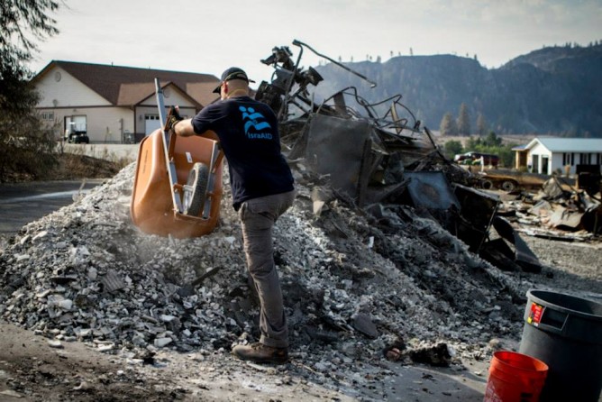 IsraAID sifting through rubble in Pateros.