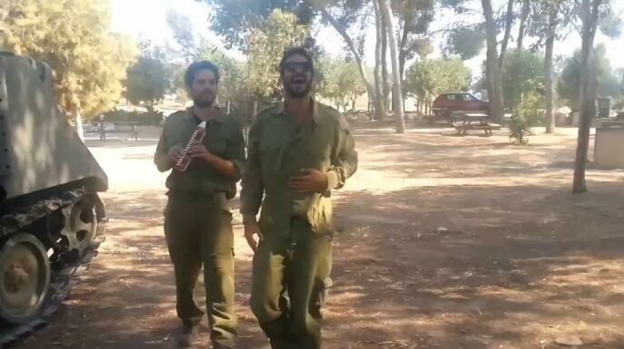 Israeli soldiers break out in tension-releasing song