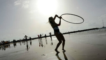 Hula hoops on Tel Aviv beach. Photo by Flash90.