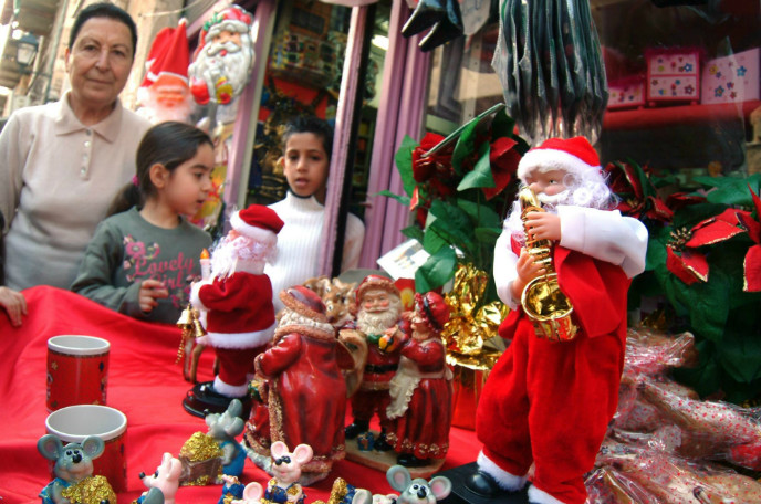 Christmas vendors abound in the Wadi Nisnas neighborhood of Haifa. Photo by Jorge Novominsky/FLASH90