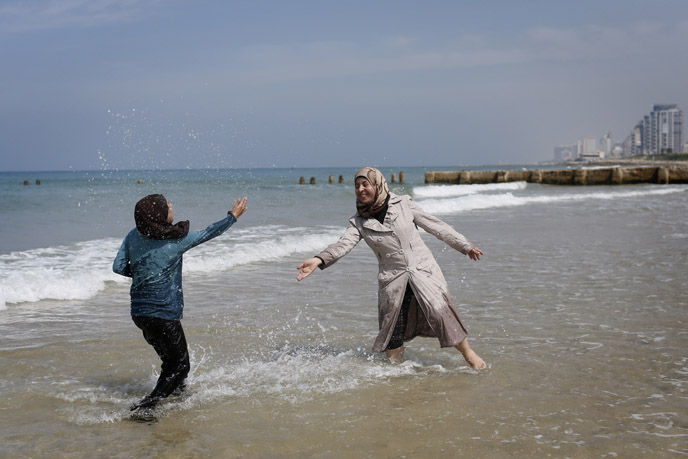 Playing on the beach in Tel Aviv. (Photo by Miriam Alster/flash90)