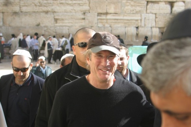 Richard Gere visiting the Western Wall in Jerusalem in 2003. (Photo by Flash90)