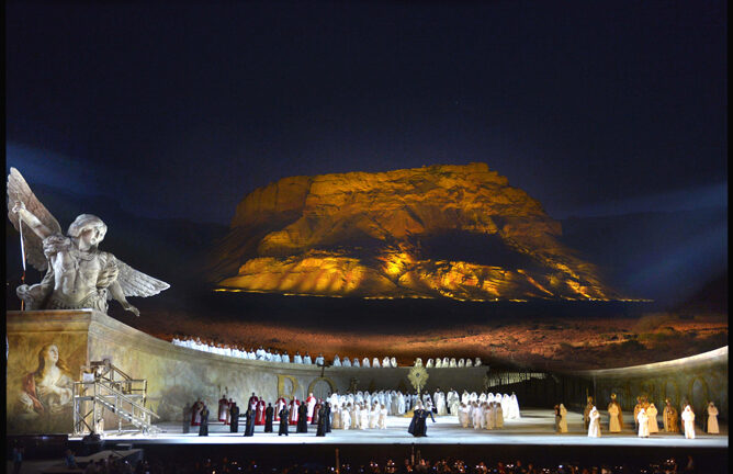 Giacomo Puccini's 'Tosca' takes the stage at the foot of Masada. (Photographer credit: Yossi Zveker)