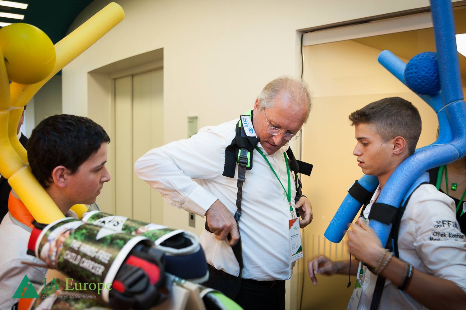 CEO of General Europe, Professor Stephan Remelt, bought a Sit Up harness from the Israeli team. Photo: JA Europe