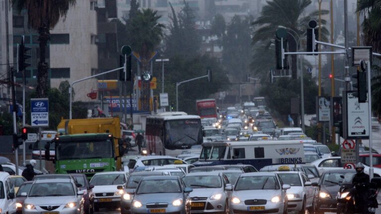 Tel Aviv traffic can be a nightmare. Photo by FLASH90