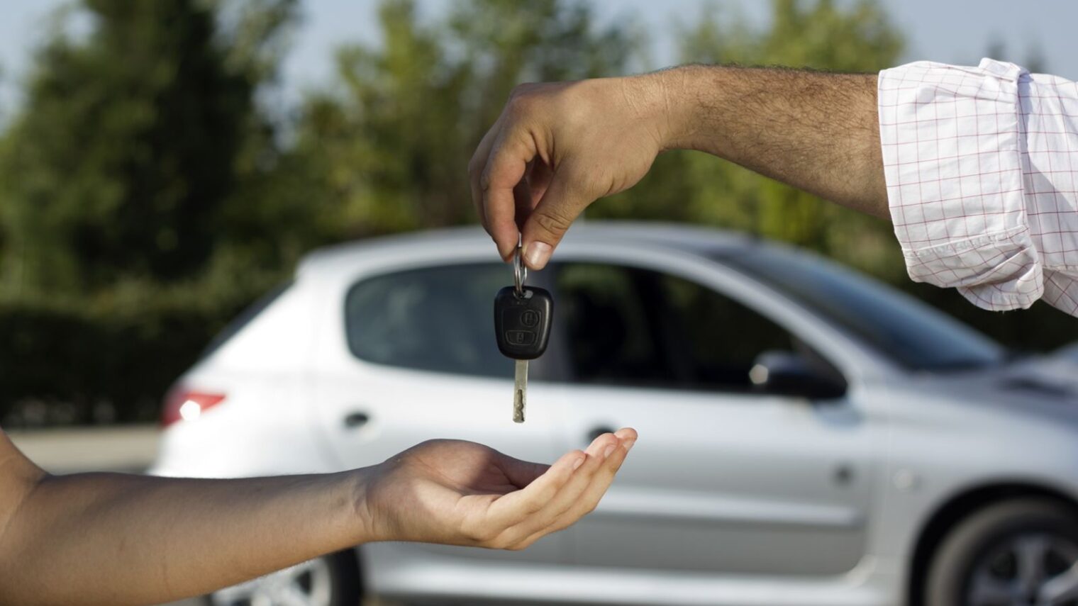 Buy a car online and get it delivered to your door. Image via Shutterstock.com