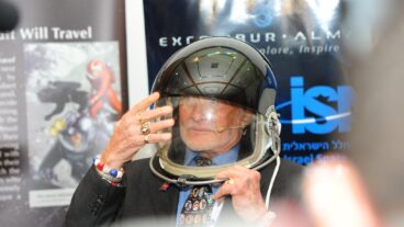Buzz Aldrin at the International Astronautical Congress in Jerusalem