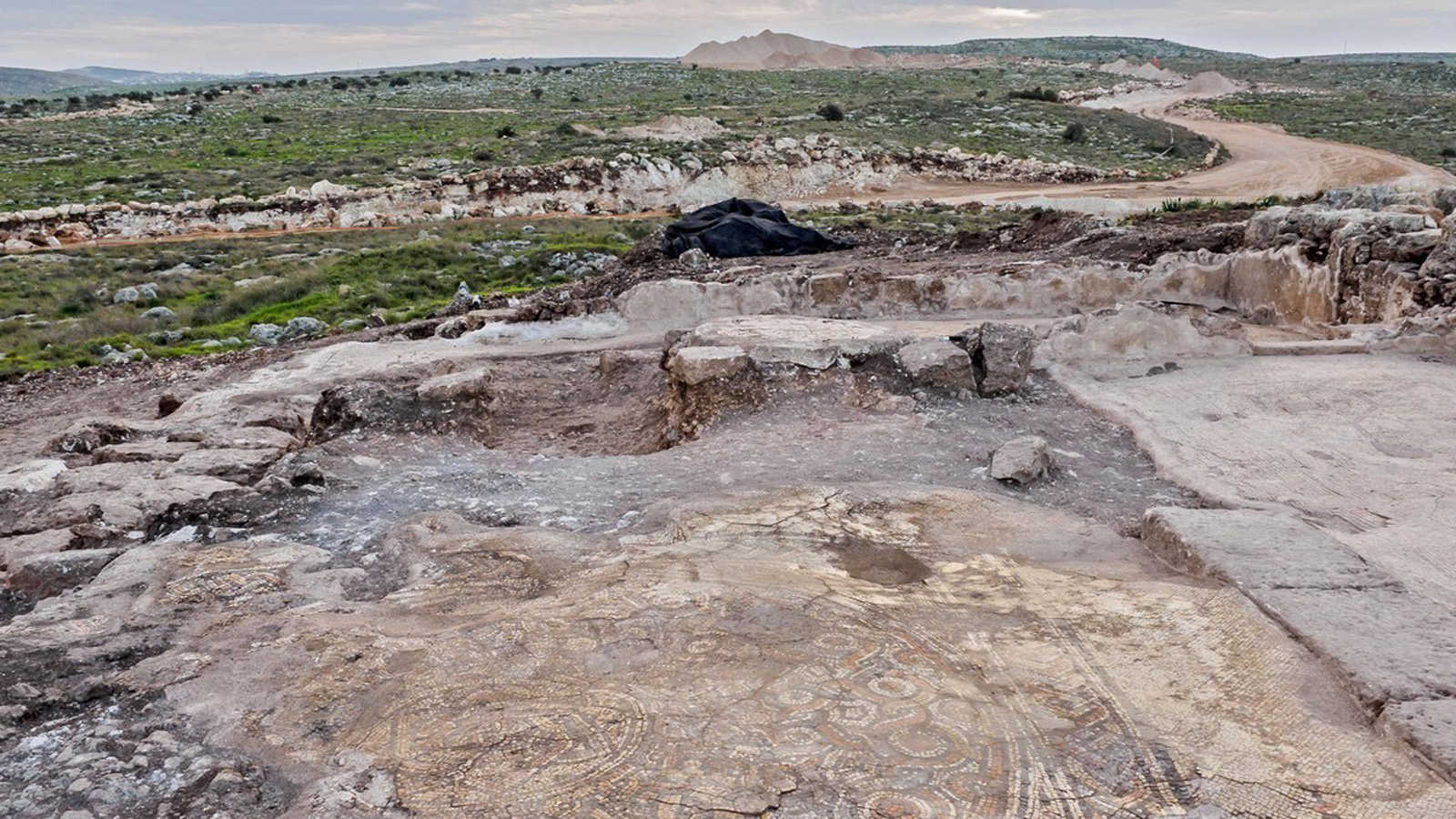 An aerial view of Rosh HaAyin excavations. Photo by Assaf Peretz, Courtesy of the Israel Antiquities Authority.