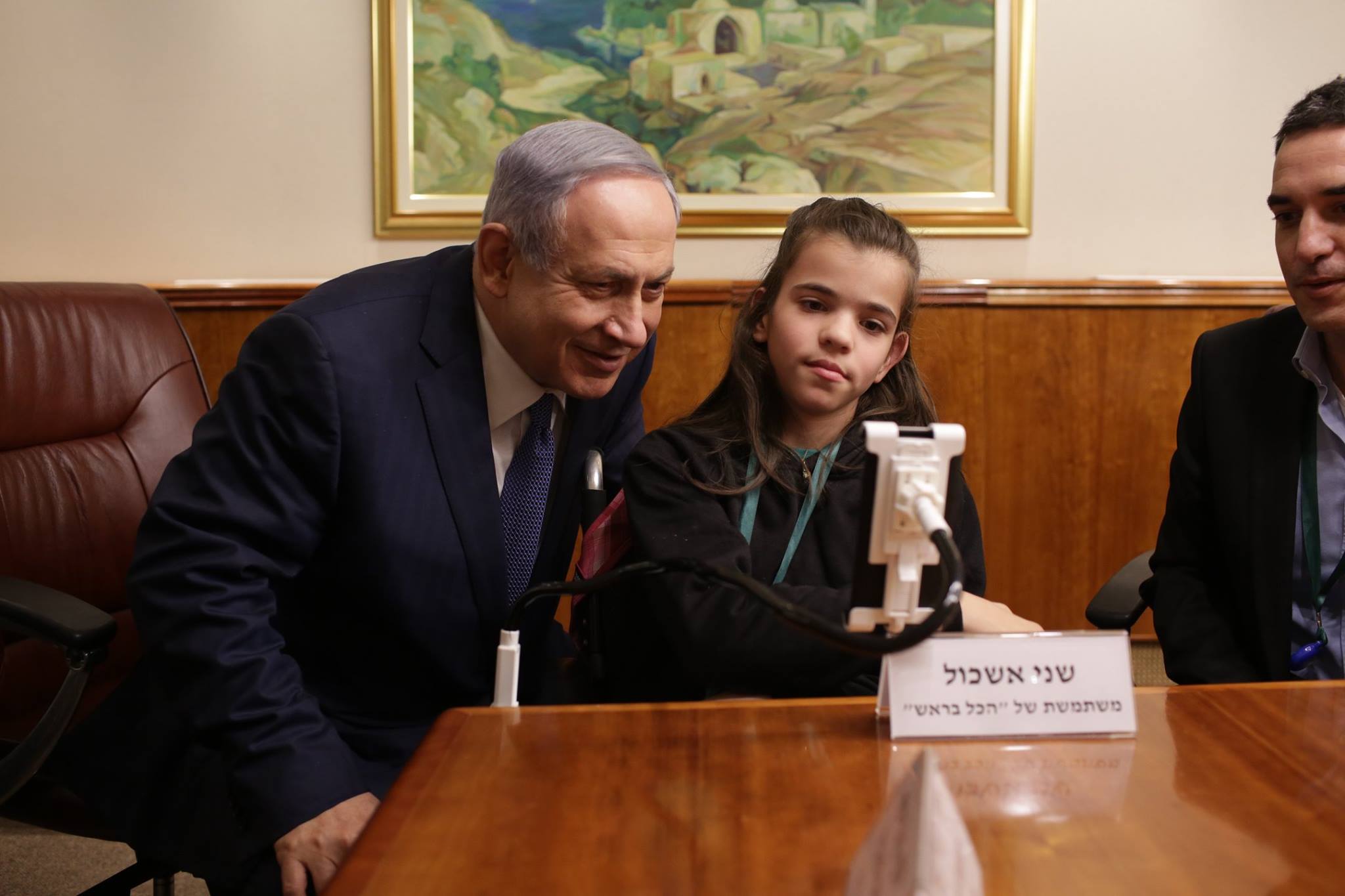 Shani Eshkol, 13, shows Israeli Prime Minister Benjamin Netanyahu how to operate her Sesame Phone using only head movements. Photo by Eyal Gaziel