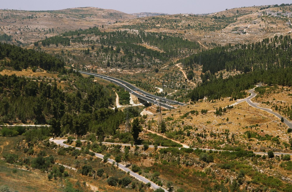 Highway 1 stretches about 66 kilometers between Jerusalem and Tel Aviv. Photo via www.shutterstock.com