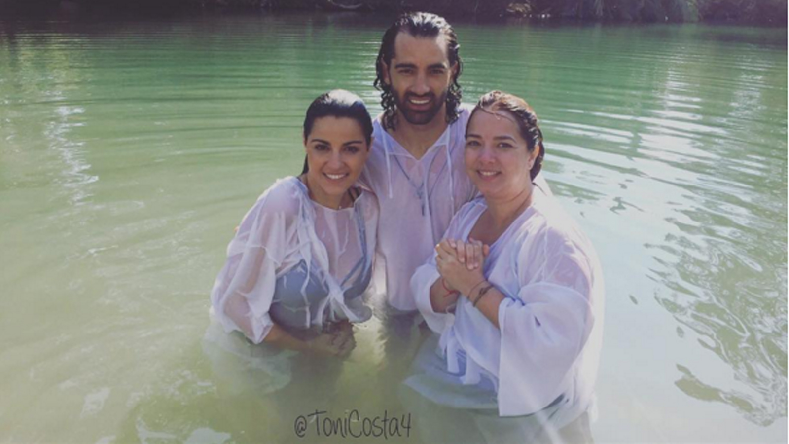 Adamari López, Toni Costa and Maite Perroni at the Jordan River. Photo from instagram