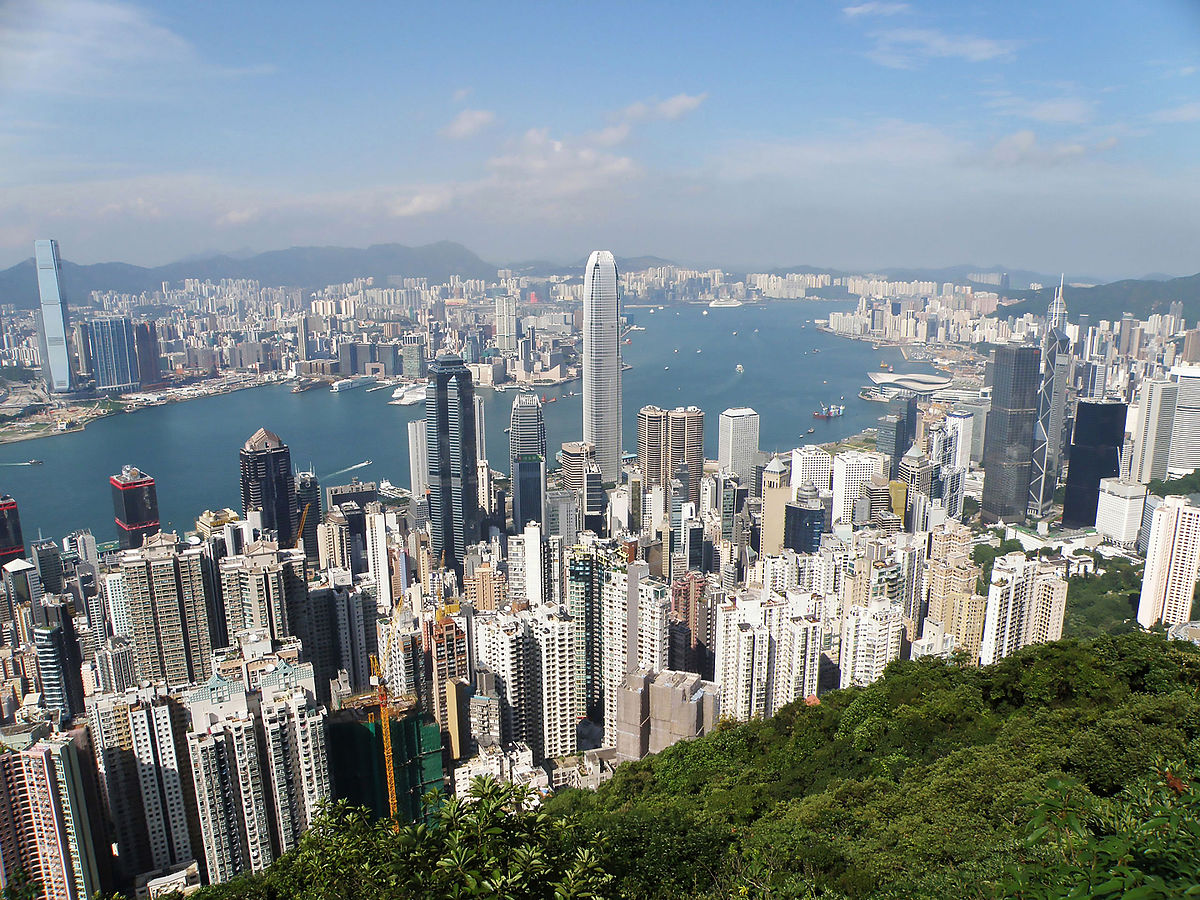 Overlooking Hong Kong. Photo by Exploringlife, courtesy of Wikipedia Commons