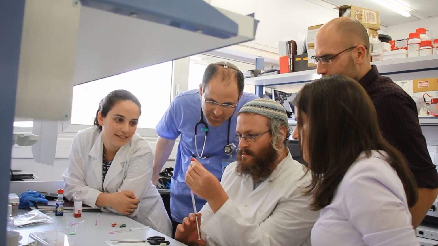 The BioDesign group that developed UCap, from left, Nitzan Guberman, Dr. Amir Orlev, Eliezer Keinan, Itay Monnickendam and Simi Hinden. Photo courtesy of Multimedia-The Hebrew University of Jerusalem