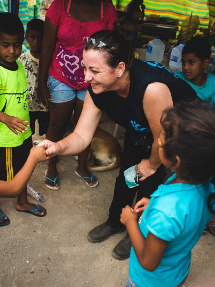 An IsraAID volunteer pictured with Ecuadorean children in Canoa, on April 23, 2016. Photo by IsraAID