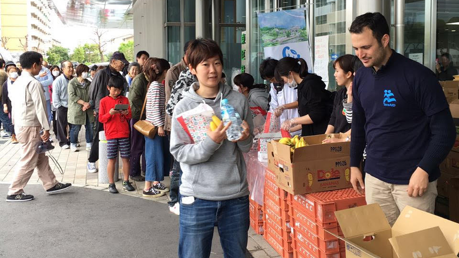 Israeli aid volunteers distribute supplies to Japanese earthquake survivors. Photo via IsraAID