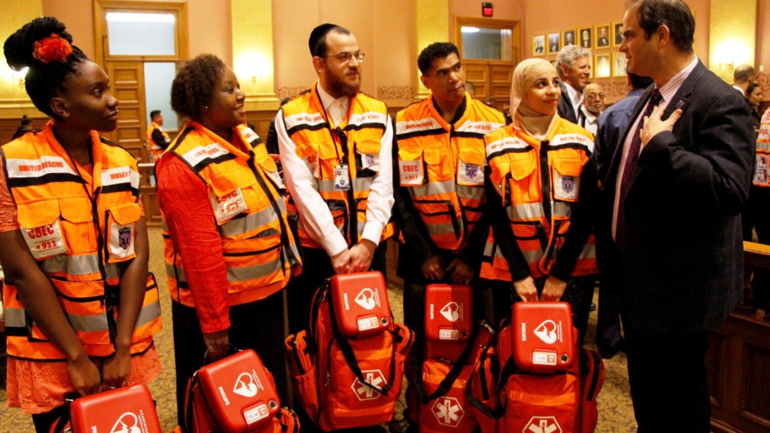 United Hatzalah founder Eli Beer with the first graduating class of volunteer first-responders in Jersey City. Photo by Yadin Goldman