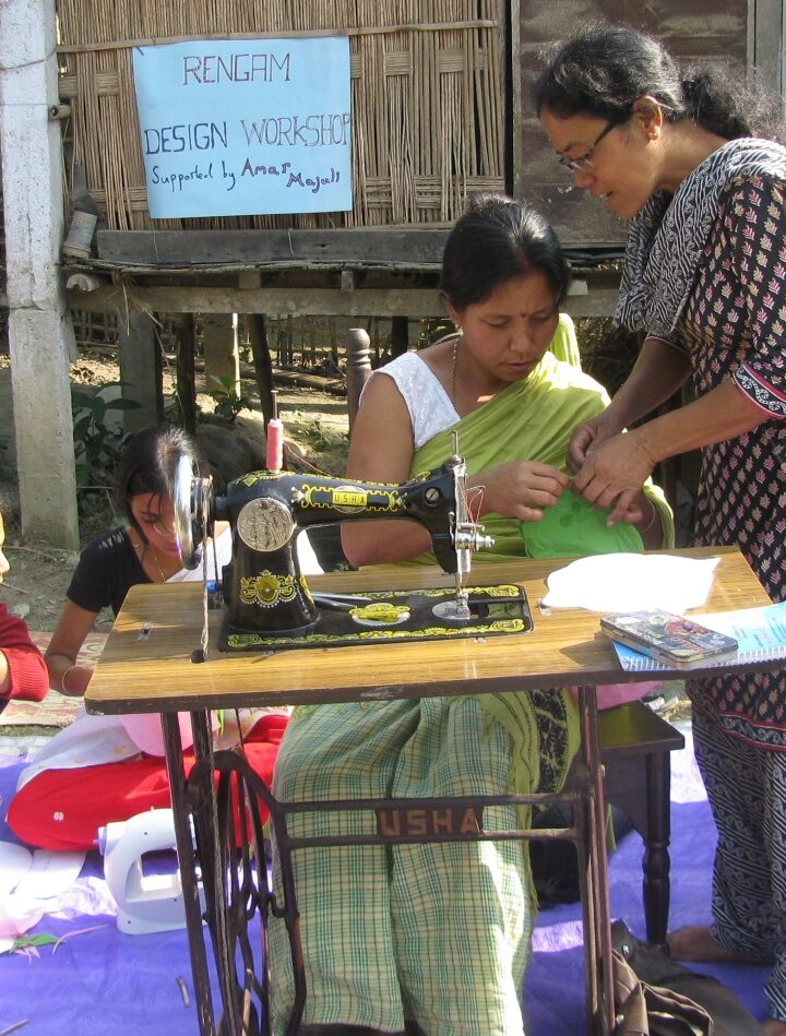 Women working on projects in the Rengam weaving cooperative. Photo courtesy of Gili Navon