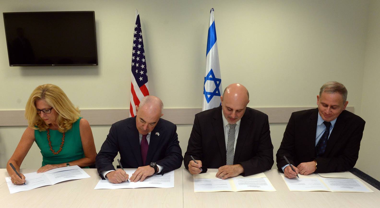 From left, US Under Secretary of Homeland Security Suzanne Spaulding and US Deputy Secretary of Homeland Security Alejandro Mayorkas Alejandro Mayorkas signing a cyber defense cooperation declaration with Israel National Cyber Bureau Head Dr. Eviatar Matania and National Cyber Security Authority Head Buky Carmeli on June 20, 2016. Photo by Haim Tzach (GPO)