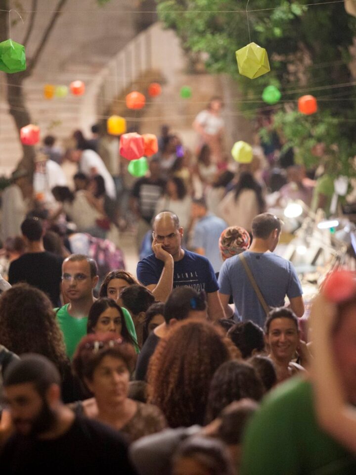 Israelis enjoy the annual summer Arts and Crafts Fair in Jerusalem. Photo by Yonatan Sindel/FLASH90