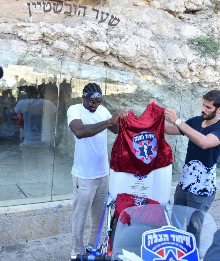 Amar'e Stoudemire and Omri Casspi at the ambucycle dedication in Jerusalem on August 5. Photo courtesy of CharityBids