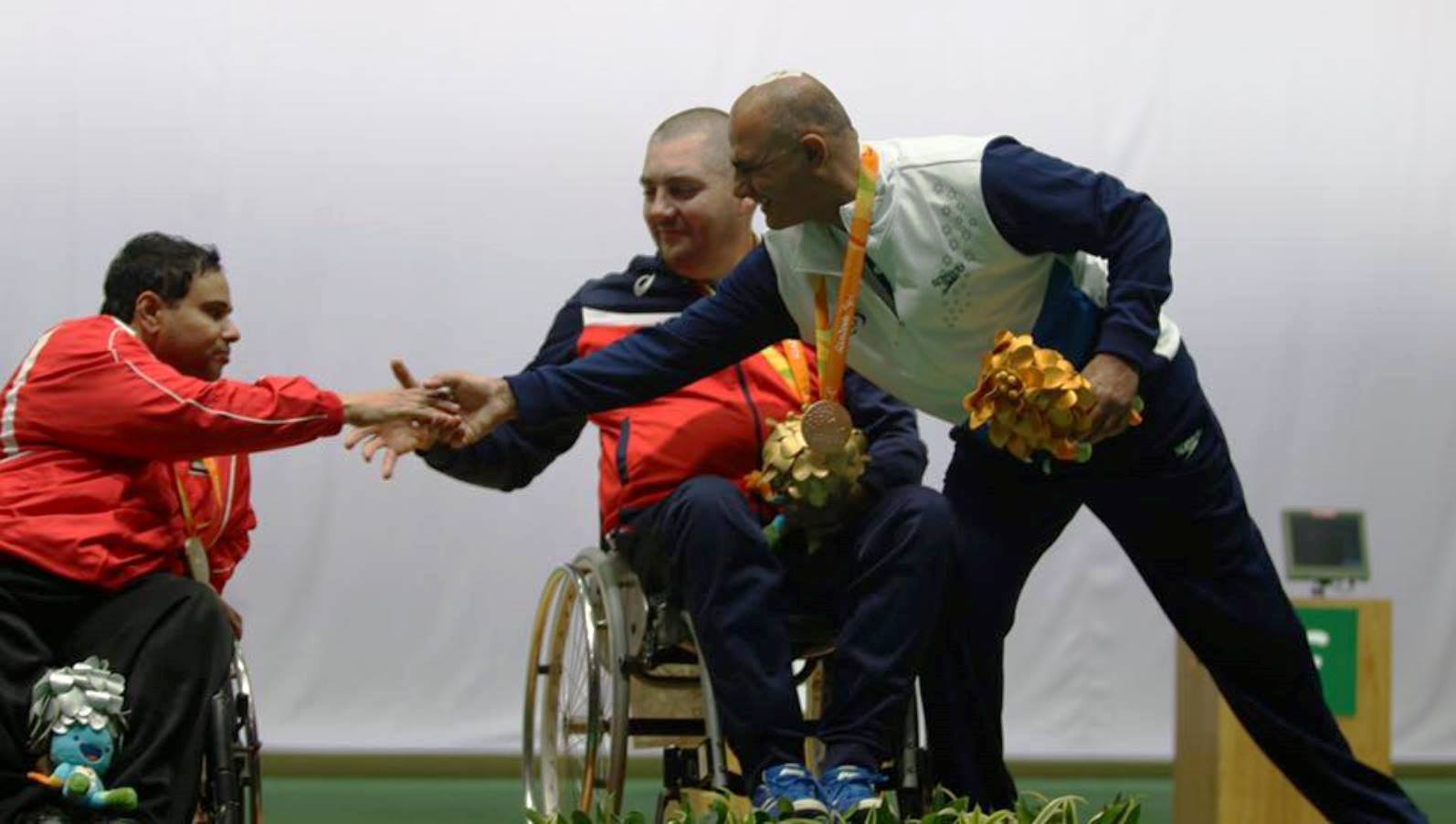 Bronze medalist Doron Shaziri of Israel extending a hand to silver medalist Abdullah Sultan al-Aryani of the United Arab Emirates. Photo by Keren Isaacson/Israel Paralympic Committee