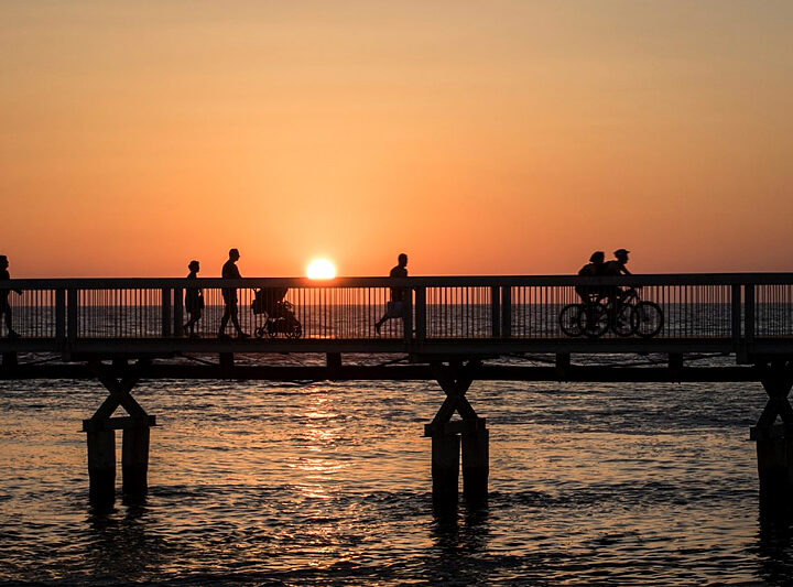 A pedestrian bridge near the Mediterranean coast in Tel Aviv. Photo by Zack Wajsgras/FLASH90
