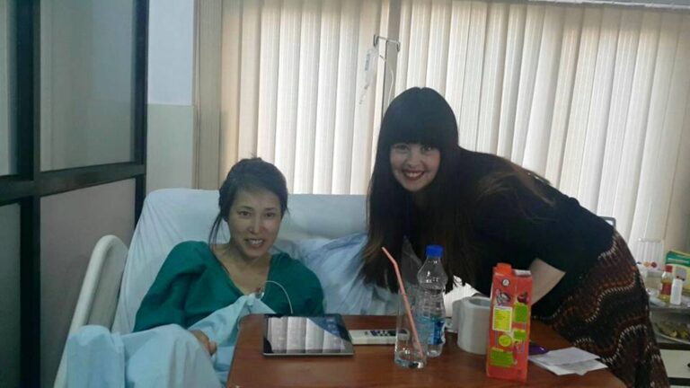 Chani Lifshitz visiting Japanese artist Akiho Sugiyama in the hospital in Kathmandu. Photo via Facebook