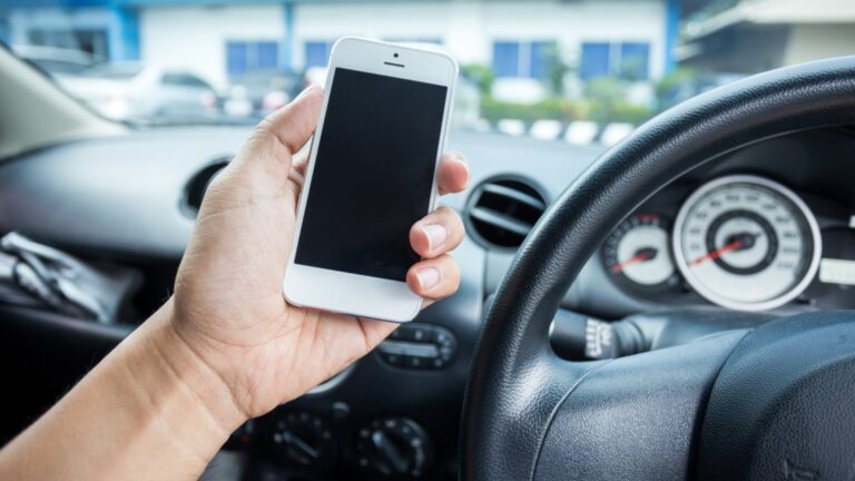Bazz lets you stop texting while driving; listen and respond by voice command. Image via Shutterstock.com