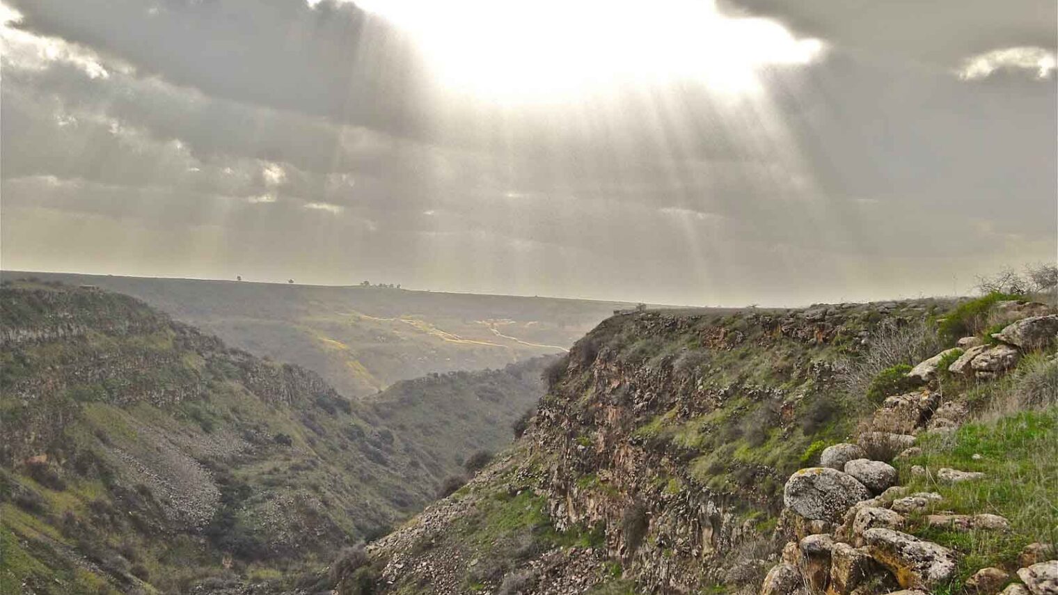 And mountains to climb. Gamla, in the Golan Heights. Photo by Daniel Santacruz