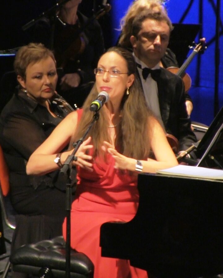 Orit Wolf performing in Ashdod. Photo by D. Miller