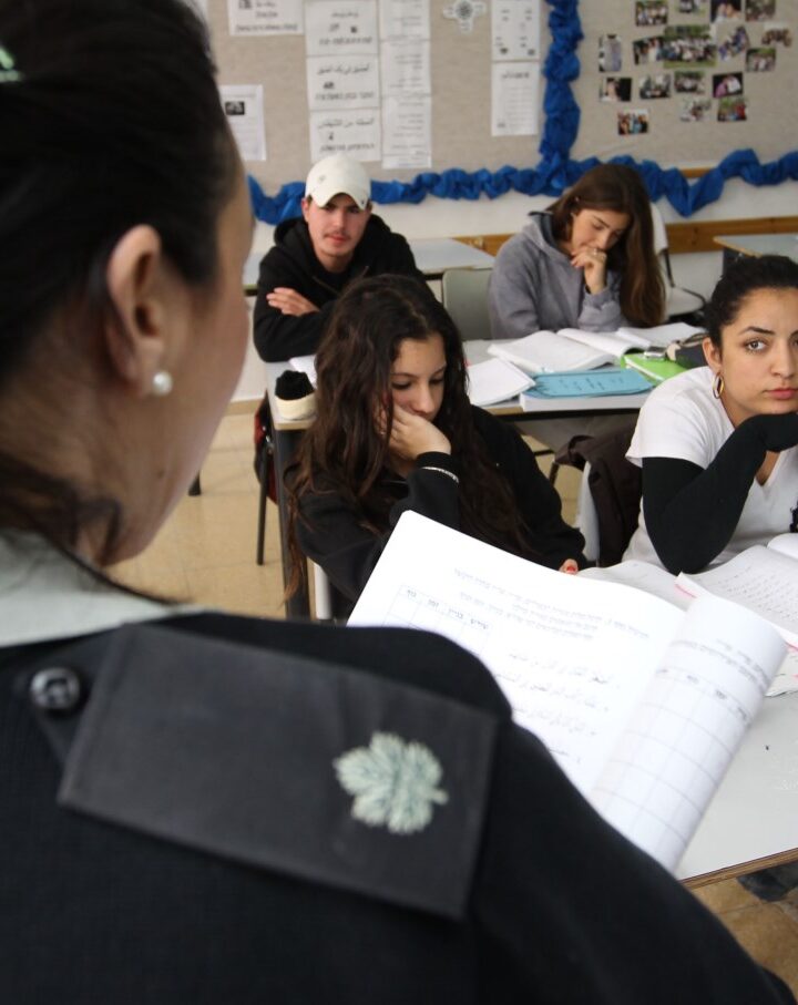 An officer from the IDF Military Intelligence Unit meeting with students in an Israeli high school. Photo by Nati Shohat/FLASH90