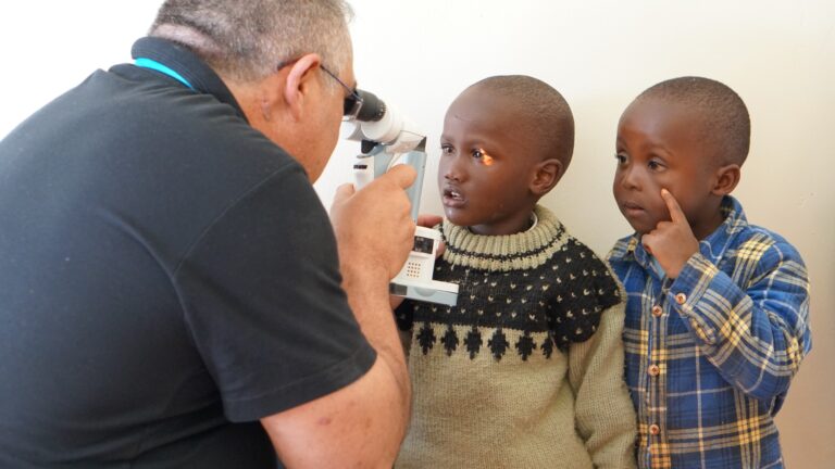 Dr. Modi Naftali of Israel with young patients in Kenya. Photo courtesy of Eye from Zion