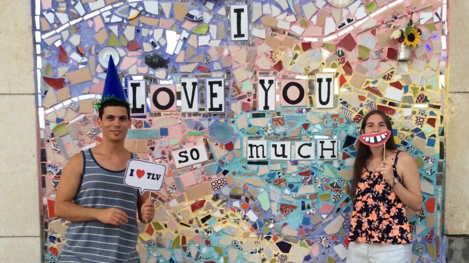 Mia Schon’s “I love you so much” mosaic mural in Tel Aviv attracts lots of attention. Photo: courtesy