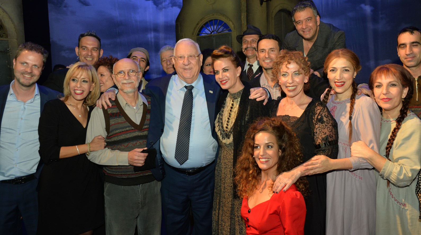 Israeli President Reuven Rivlin with the actors of the play "Spanish Garden" performed at Habima Theatre in Tel Aviv  as part of the Ladino Festival, January 17, 2018. Photo by Kobi Gideon/GPO