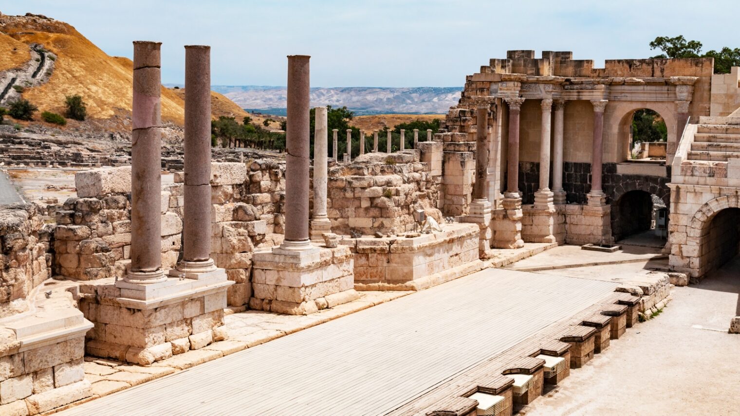 Photo of Beit She’an Archeological Park via Shutterstock.com