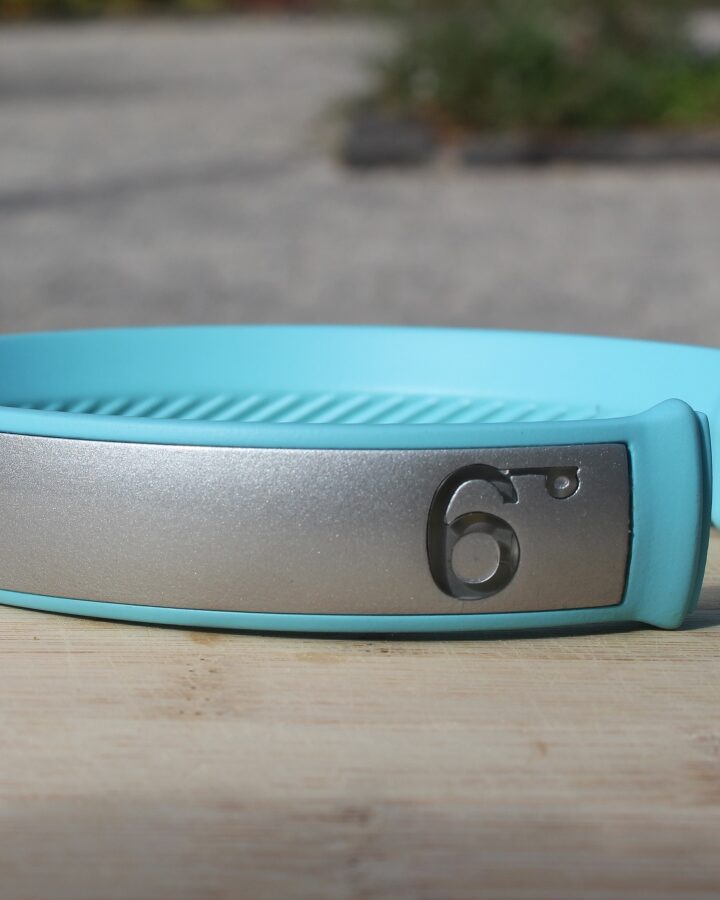 6Degrees’ prototype Crescent armband contains a hands-free cursor controller. Photo by Rivkah Naomi Green 